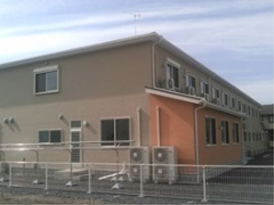 一階建て明るい建物外観