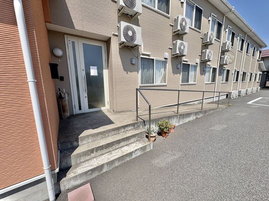 エントランスの外観