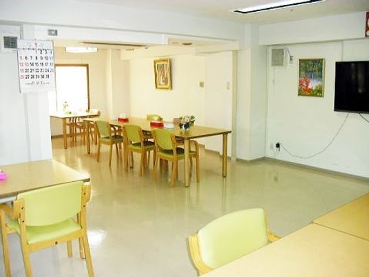明るい食堂の様子