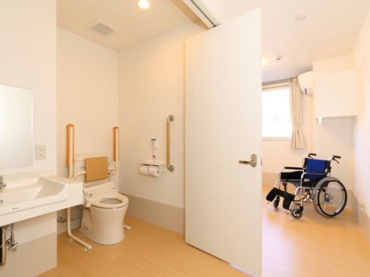 バリアフリーな洗面所とトイレ