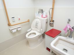 バリアフリーなトイレ設備