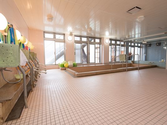 広々とした浴室スペース