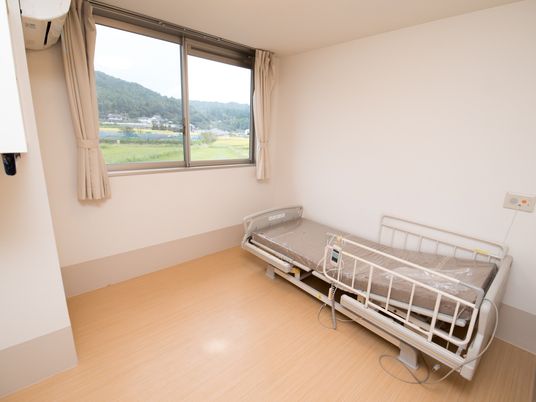 広々とした明るい居室