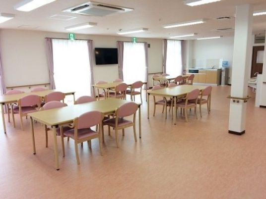 明るい共用食堂