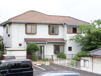 外の建物全景