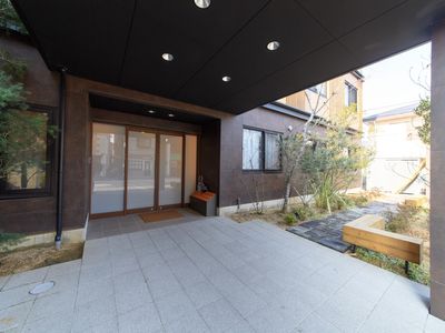 広々とした清潔なエントランス
