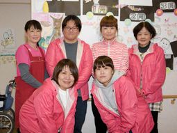 笑顔のスタッフグループ