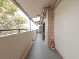 廊下の清潔な風景