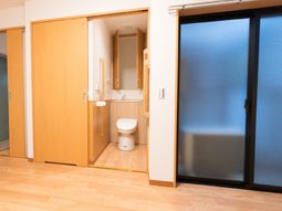 洋室とトイレの入口