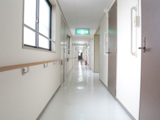 清潔な廊下の光景