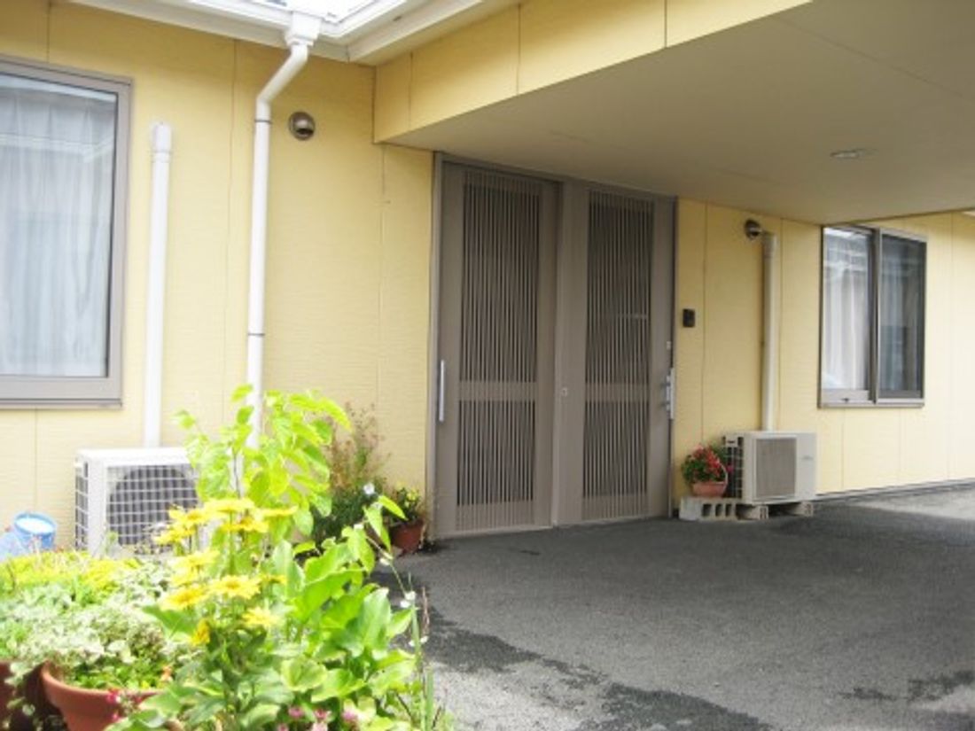 完全週休2日 住宅型有料老人ホーム マ コdeホーム八丁 豊川市 の介護職 ヘルパーの求人情報 パート アルバイト 未経験可 みんなの介護求人