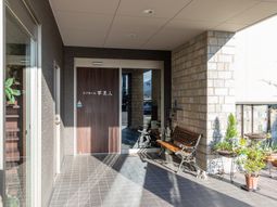 明るい玄関エリア