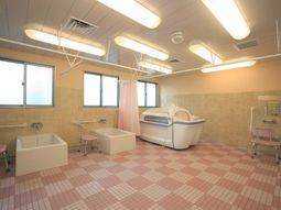 広々とした清潔な浴室