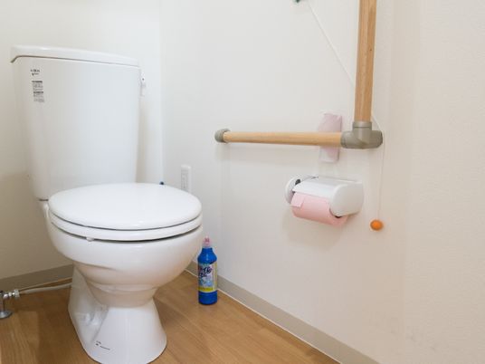 手すり付きの快適トイレ