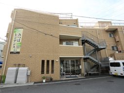 ケアハウスの明るい外観