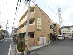明るい建物外観