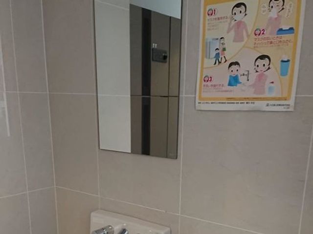 手洗い掲示のある洗面台  