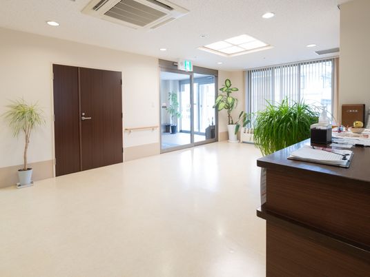 明るいエントランスホール
