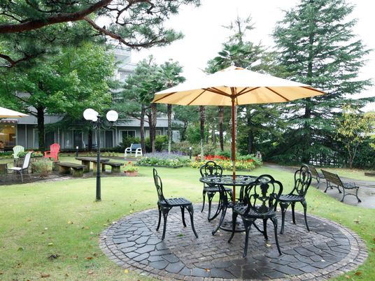 緑あふれる庭の風景