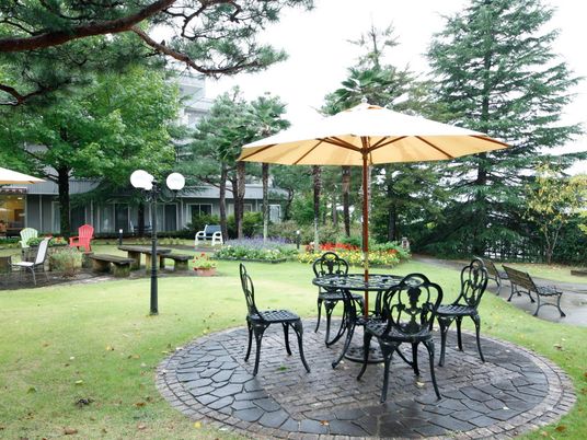 緑あふれる庭の風景