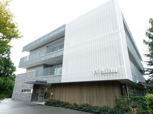 現代的な建物の外観