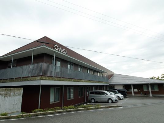施設の外観の全景