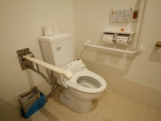 バリアフリー設計のトイレ