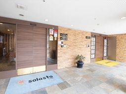 エントランスの明るい印象