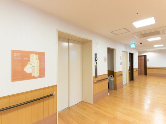 廊下の清潔な環境
