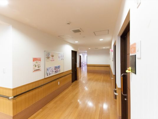 清潔感のある明るい廊下