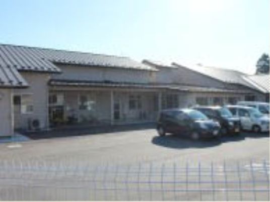 広々とした施設外観