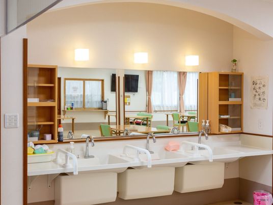 洗面台のある居室空間