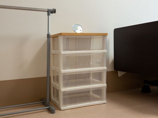 整理ダンス横の歩行器