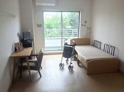 明るい居室の一角