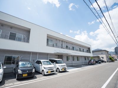 広々とした建物の外観