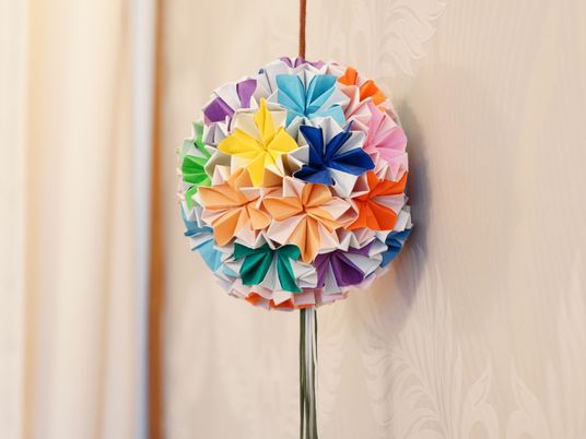 カラフルな折り紙の飾り