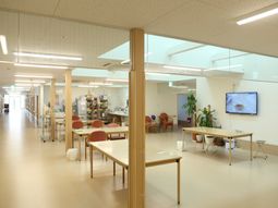 広々とした開放的な多目的室