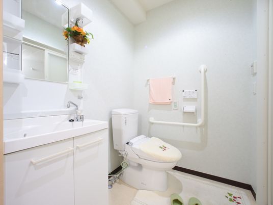 バリアフリーのトイレ空間