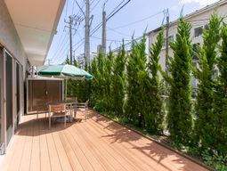 屋外テラスの日差し