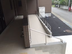 バリアフリーエントランス