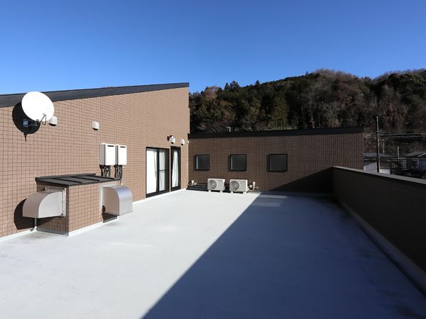 屋上の機能設備と景色