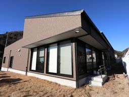 モダンな建物の外観