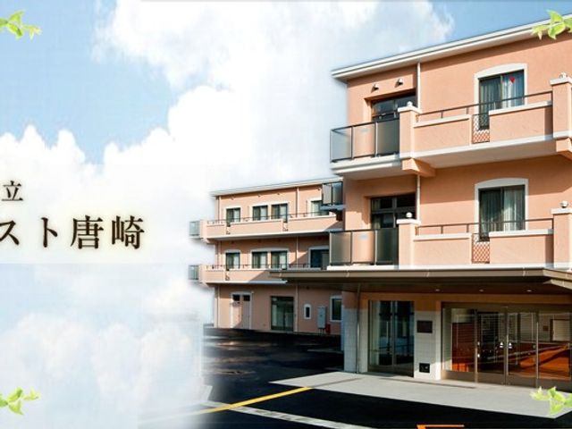 施設の外観 外観   淡い色合いの建物が並ぶ外観です。バルコニー付きで、落ち着いた雰囲気が伝わります。