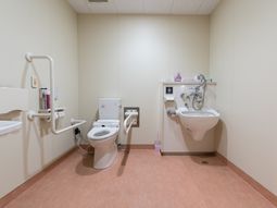 バリアフリーなトイレ設備