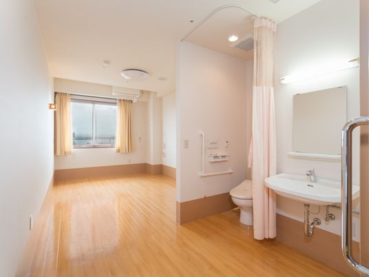 洋室とトイレの清潔感