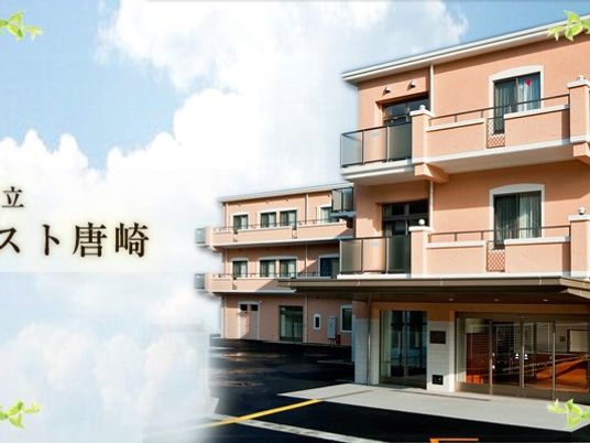 ベージュ外観の建物  