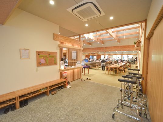 明るく開放的な食堂