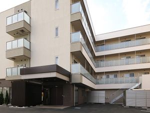 モダンな建物のエントランス
