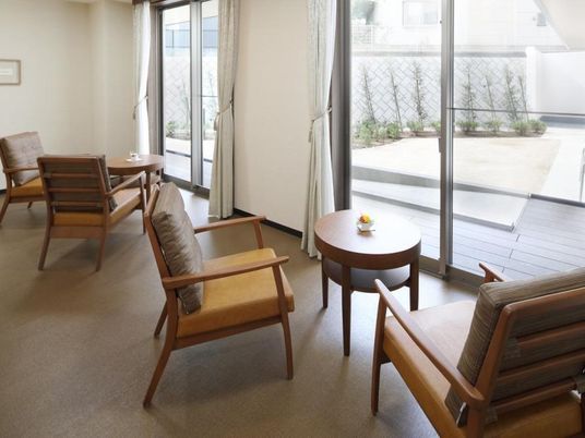 リビングに向かうテラス