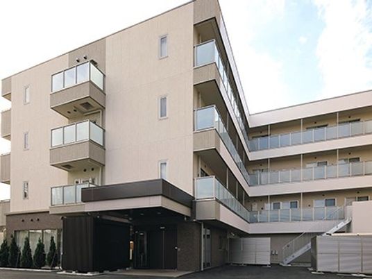 モダンな建物のエントランス